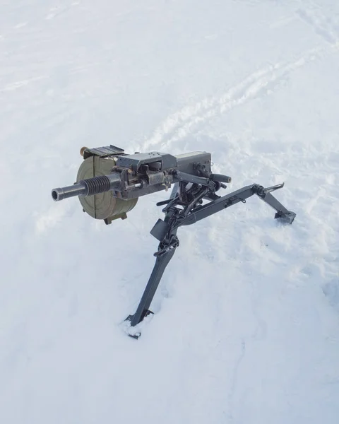 Op de statief Russische grenade launcher in de winter. — Stockfoto