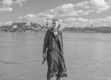 siyah ve beyaz, donmuş gölün kız arka planı wi