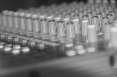 siyah ve beyaz, düğme ve sürgü için ses mi ile mix konsol