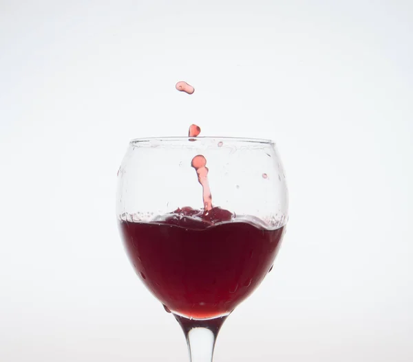 Detail, úvodní červeného vína ve skle. — Stock fotografie