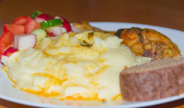 portre, kızarmış patates püresi Kura ve sebze yemek