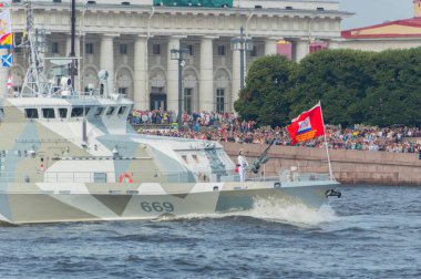 Rusya, Saint-Petersburg, 30 Temmuz 2017 - makine gunner geminin yay üzerinde