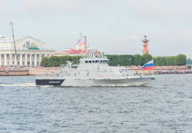  Rusya, Saint-Petersburg, 30 Temmuz 2017-Donanma kutlama bir gün savaş gemileri geçit töreninde
