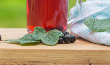 siyah frenk üzümü serin komposto.