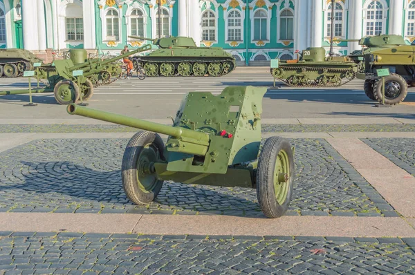 Russia, San Pietroburgo, 10 agosto 2017 - artiglieria durante — Foto Stock