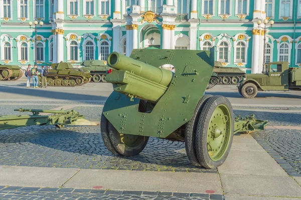 Russia, San Pietroburgo, 10 agosto 2017 - artiglieria durante — Foto Stock