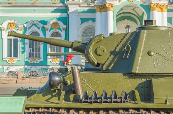 Rusya, Saint-Petersburg, 10 Ağustos 2017 - kule ile tank t-70 — Stok fotoğraf