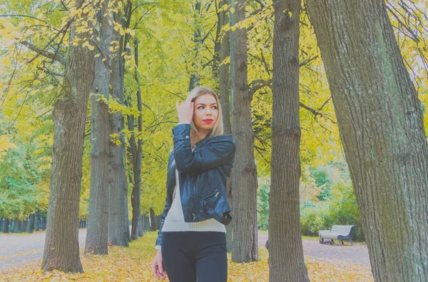 çekici kız sonbahar Park