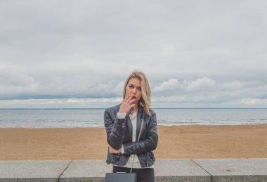 bir sonbahar günü, duman granit çıkabilir gurl