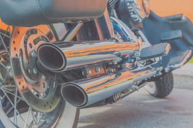 iki boru egzoz ve motor motosiklet