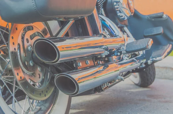 iki boru egzoz ve motor motosiklet