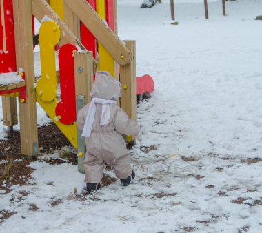 Bebek kış bahçesi ile bir slayt