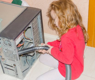 Kız toz bilgisayar elektrik süpürgesi ev