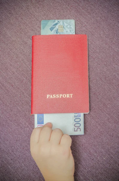 Removing a credit card, a child's hand pulls the bill from Euro — Stock Photo, Image