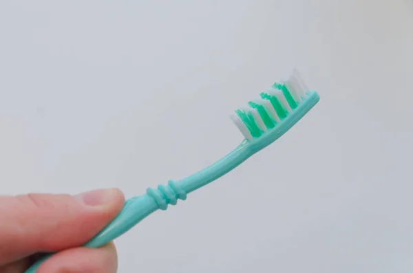 In the hands of the toothbrush, close-up — Stock Photo, Image