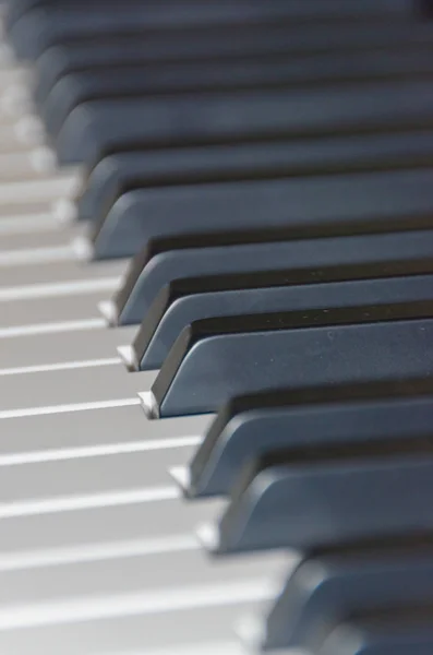 Primer plano, teclas de piano blanco y negro —  Fotos de Stock