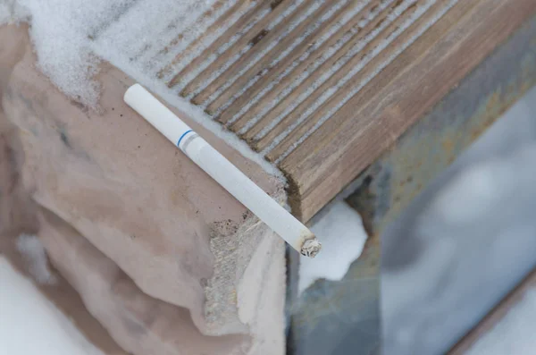 Nos degraus está definido no cigarro de fogo — Fotografia de Stock