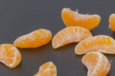 Mandarin payı siyah arka plan