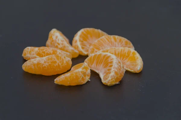 The proportion of Mandarin in the form of a circle on a black ba — Stock Photo, Image