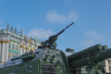 yüksek kalibreli makineli tüfek tank üzerinde