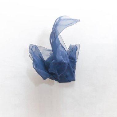 gri arka plan koyu mavi kumaş üzerinde uçuş, doku