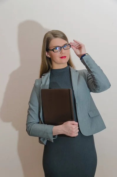 Retrato, chica hombre de negocios en traje — Foto de Stock