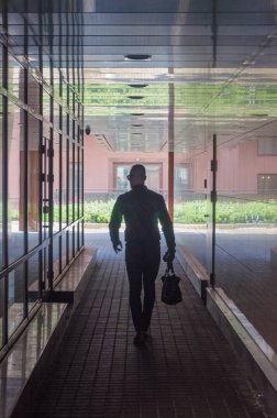 Spor, acımasız adam bir ceket güneş gözlüğü