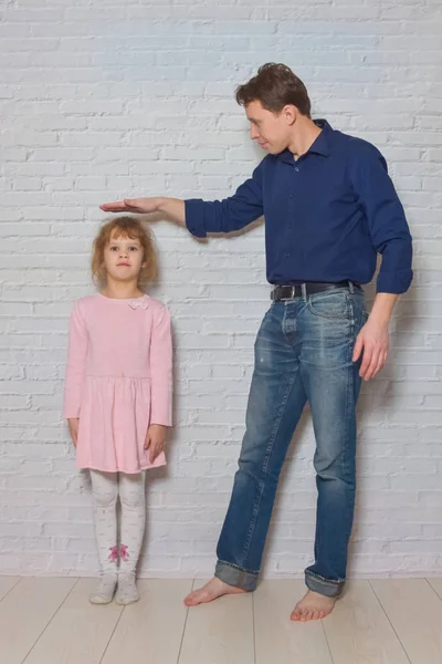 man dad child girl measure height