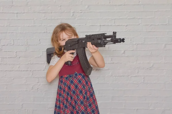 Barnet Skoluniform Med Vapen — Stockfoto