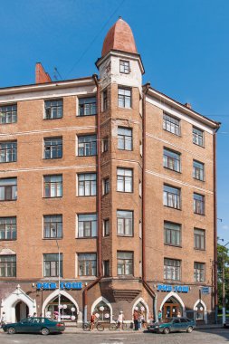 Vyborg, Rusya Ağustos 11, 2009 - eski Kızıl Meydan üzerinde bina. Vyborg tarihi merkezi.