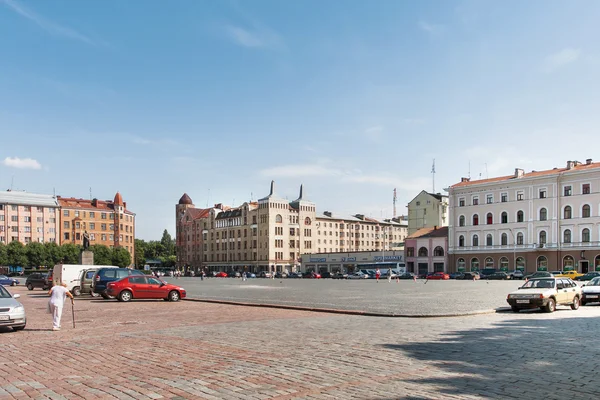 VYBORG, RÚSSIA 11 de agosto de 2009 - Edifícios antigos na Praça Vermelha. Centro histórico de Vyborg . — Fotografia de Stock