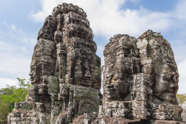 Kule Angkor Wat, Kamboçya ve dünyanın en büyük dini anıt karmaşık Tapınağı yüzleri ile. UNESCO Dünya Miras Listesi.