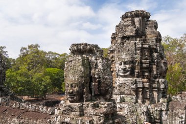 Kule Angkor Wat, Kamboçya ve dünyanın en büyük dini anıt karmaşık Tapınağı yüzleri ile. UNESCO Dünya Miras Listesi.