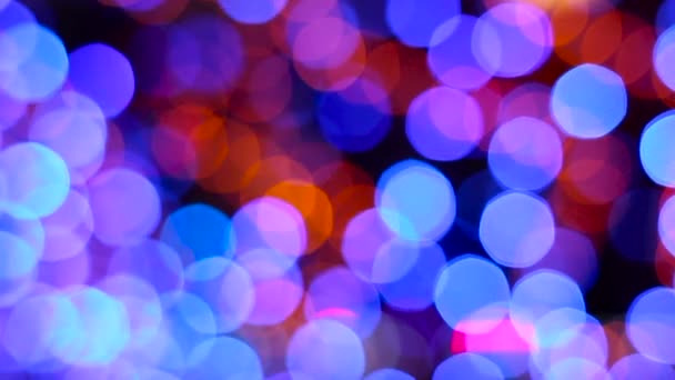 Defocused éjszakai utcai lámpák, homályos színes bokeh háttér. — Stock videók