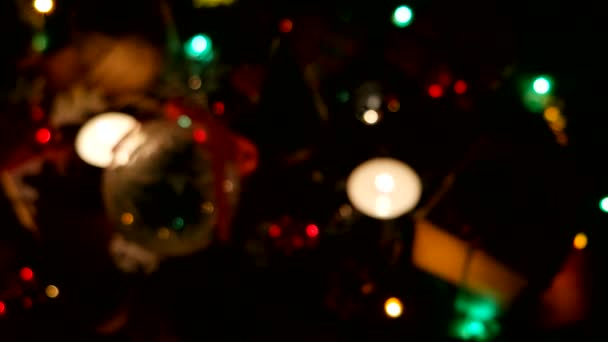 Χριστούγεννα και Πρωτοχρονιά φόντο με δώρα, φωτιστικά, κεριά και διαφορετικές διακοσμήσεις. — Αρχείο Βίντεο