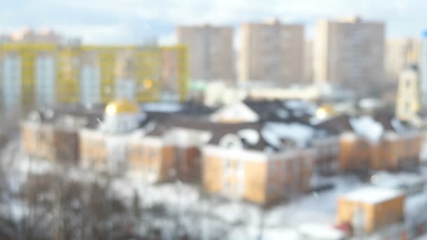 Grebnevskaya church, Odintsovo, Moscow region, Russia. Winter sunny snowy day. Blurred background, falling snow in focus. — Stock Video