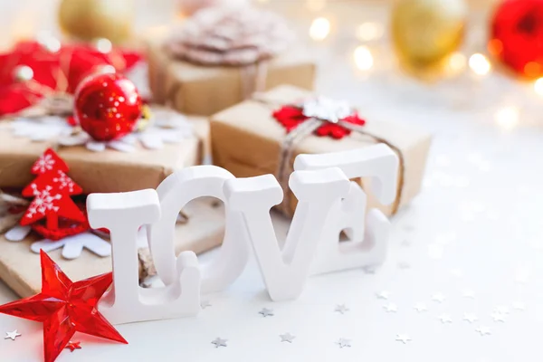 Fondo de Navidad, Año Nuevo o San Valentín con regalos y decoraciones . — Foto de Stock