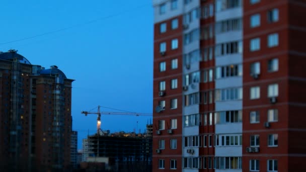 ODINTSOVO, RUSSIA - October 20, 2015. Timelapse tilt-shift clip of building construction.Workers in orange uniform build an apartment building. — Stock Video