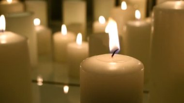 Dekorasyonu - mumlar yanan çok unsuru