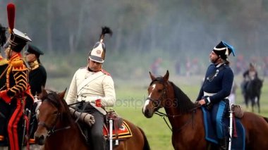 Vatanseverlik Savaşı 1812 yılın Borodino Muharebesi Borodino, Rusya Federasyonu - 06 Eylül 2015 - canlandırma. Turistler çit yerlerden olan performansı dikkat et. Moscow region, Rusya Federasyonu.