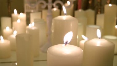 Dekorasyonu - mumlar yanan çok unsuru