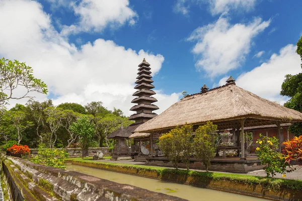 Templo Taman Ayun, un templo real del Imperio Mengwi situado en Mengwi, Badung regencia que es famoso lugares de interés en Bali. Países Bajos . — Foto de Stock