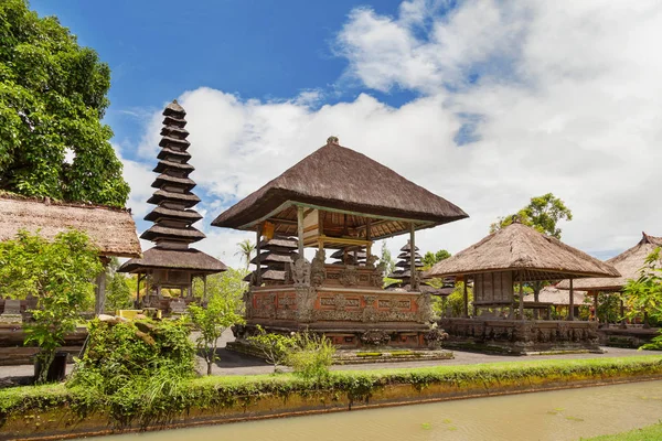 Templo Taman Ayun, un templo real del Imperio Mengwi situado en Mengwi, Badung regencia que es famoso lugares de interés en Bali. Países Bajos . — Foto de Stock