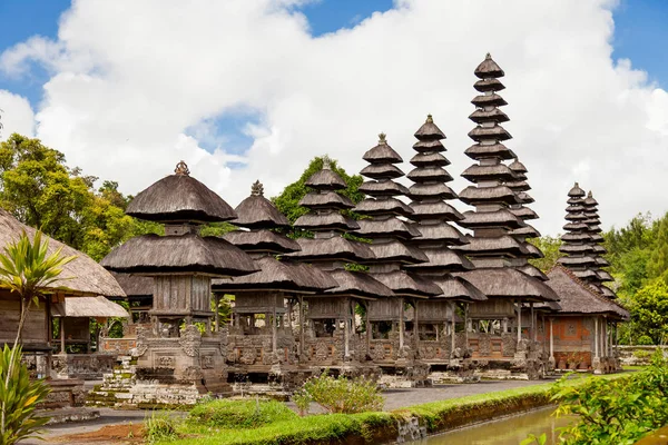 Templo Taman Ayun, un templo real del Imperio Mengwi situado en Mengwi, Badung regencia que es famoso lugares de interés en Bali. Países Bajos . — Foto de Stock