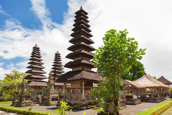 Templo Taman Ayun, un templo real del Imperio Mengwi situado en Mengwi, Badung regencia que es famoso lugares de interés en Bali. Países Bajos . — Foto de Stock