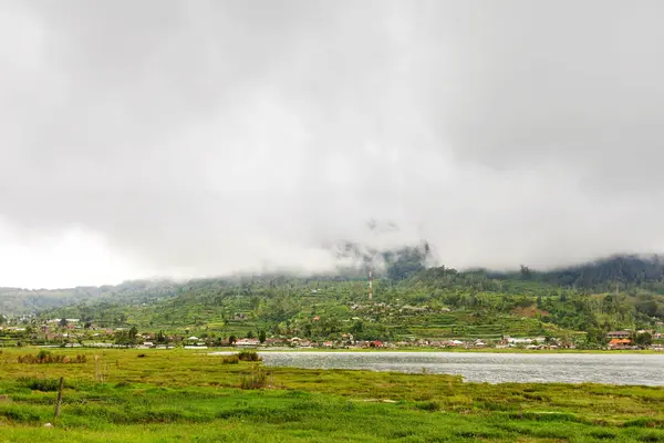 Панорама перегляд на сільськогосподарських полів Батура вулкана, Kintamani. Зимовий сезон дощовими та туманними. Балі, Індонезія. — стокове фото