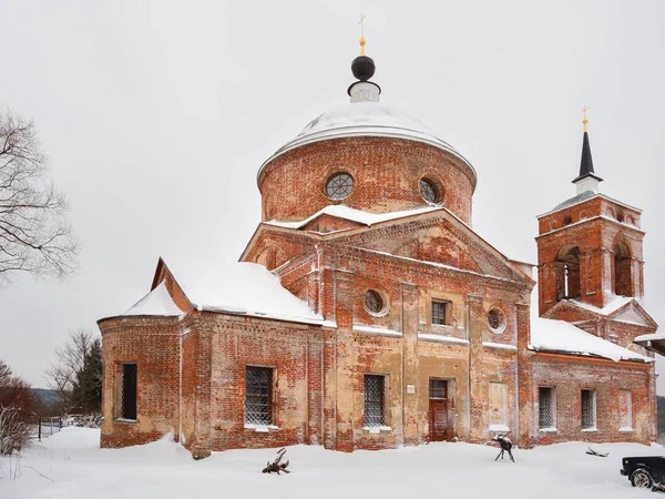 Monumento de la arquitectura - Iglesia de la Trinidad (construido en 1802 año). Nikola Lenivets, Rusia . —  Fotos de Stock