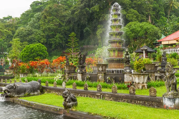 Palais d'eau de Tirta Gangga. Repères à Bali, Karangasem, Indo — Photo