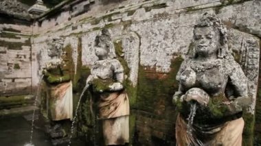 Goa Gajah tapınakta fil Mağarası tapınağın çeşmeleri. Ubud, Bali Adası, Endonezya.