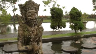 Su Palace, Tirta Gangga. Bali Karangasem Endonezya dönüm noktası. Kış yağmur mevsimi.